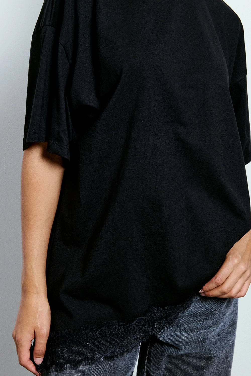 T-SHIRT ASIMMETRICA INSERTO PIZZO