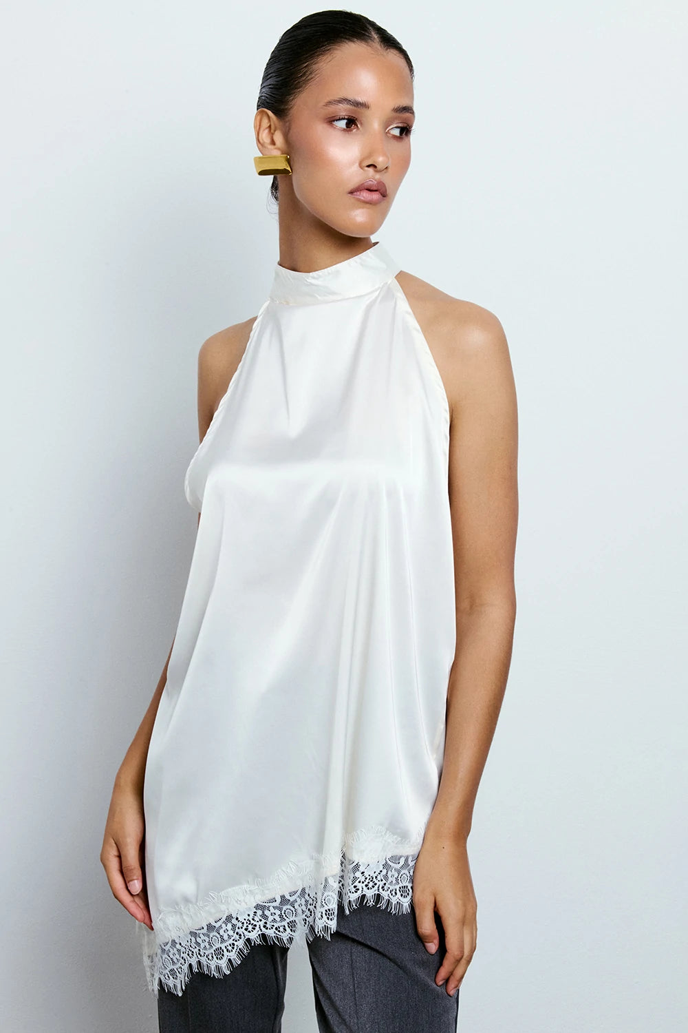 TOP HALTER ASIMMETRICO CON PIZZO PANNA