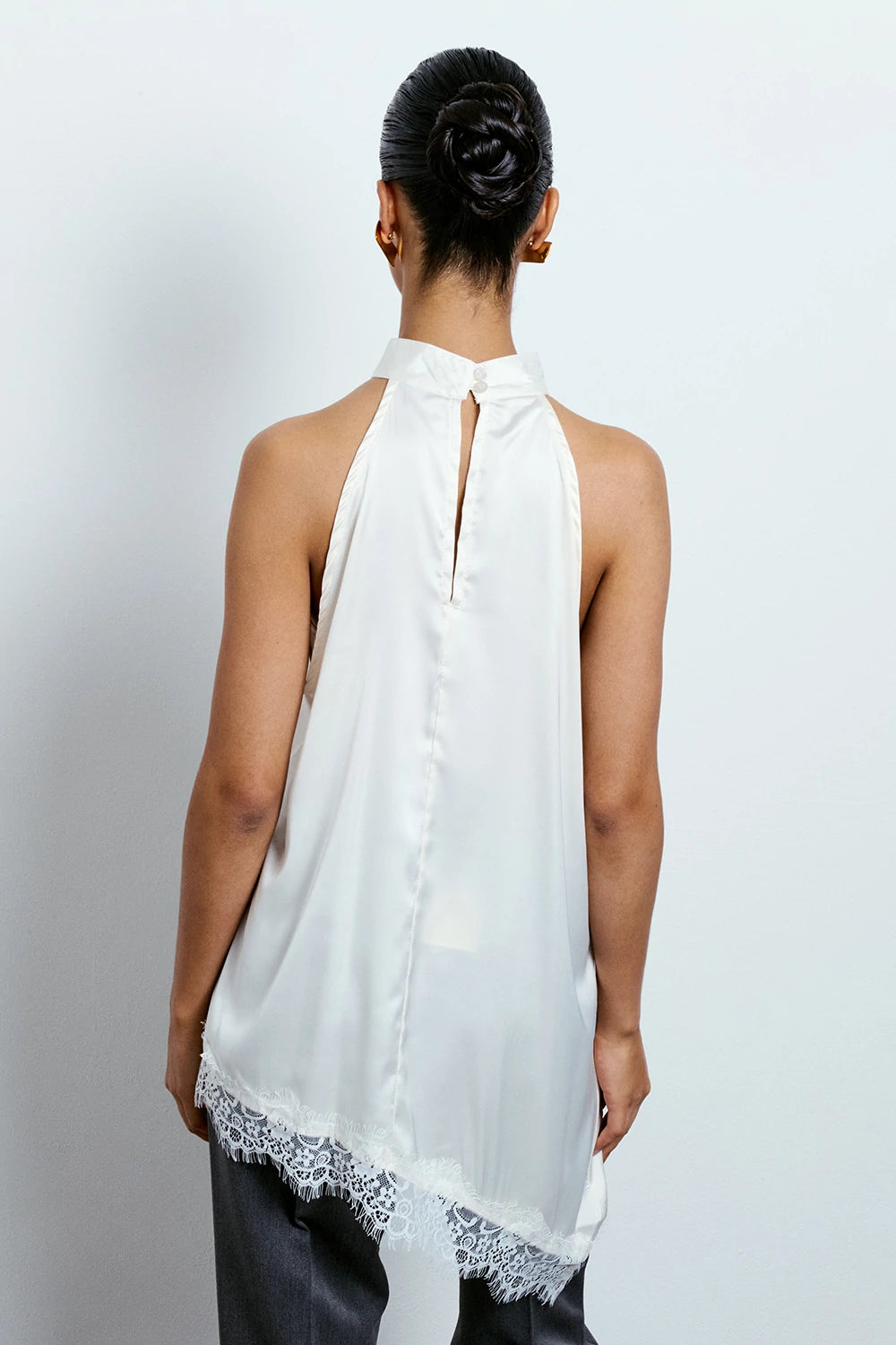 TOP HALTER ASIMMETRICO CON PIZZO PANNA