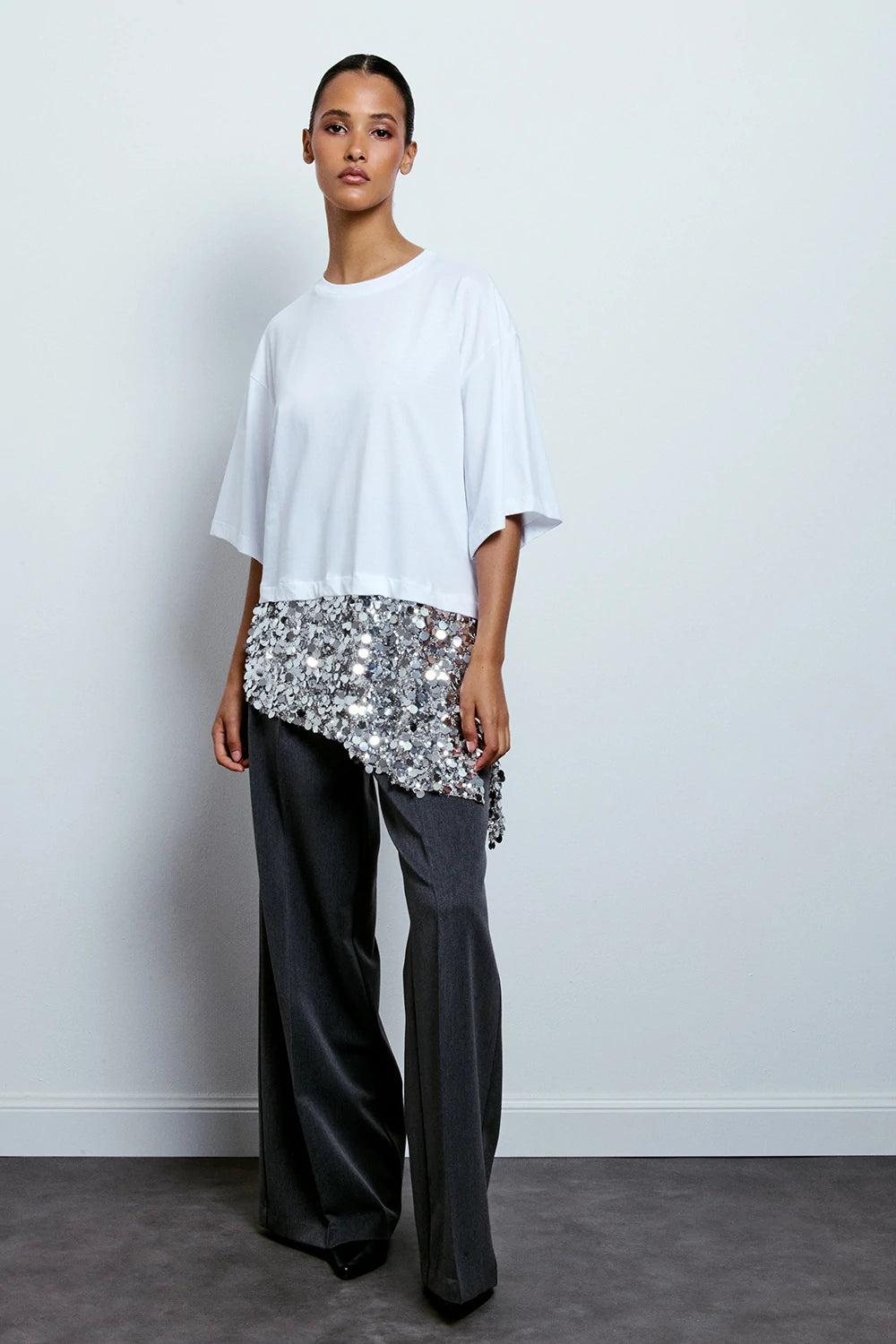 T-SHIRT ASIMMETRICA CON PAILLETTES