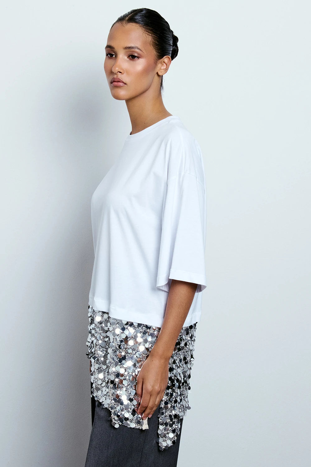 T-SHIRT ASIMMETRICA CON PAILLETTES